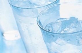 Ngăn đá trên dễ dàng sử dụng