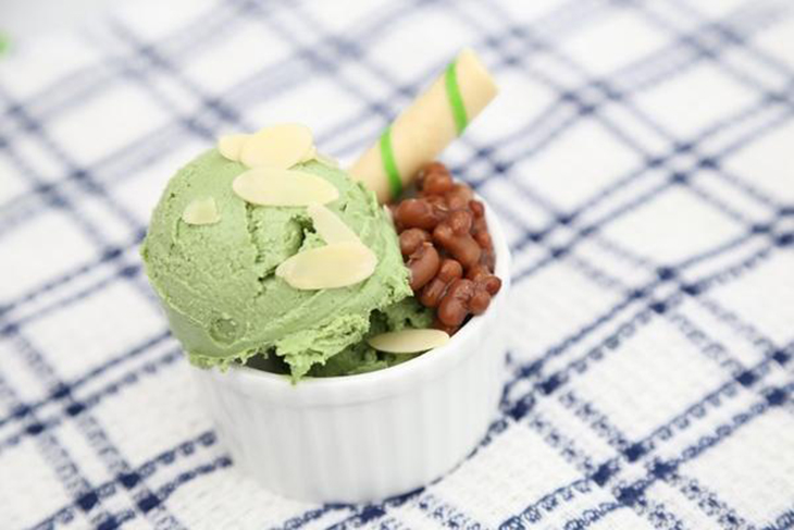 Cách làm kem trà xanh đậu đỏ bằng máy xay sinh tố