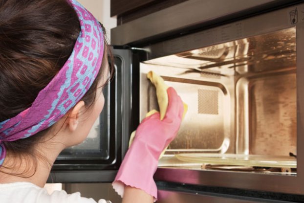 4 cách vệ sinh lò vi sóng cực dễ