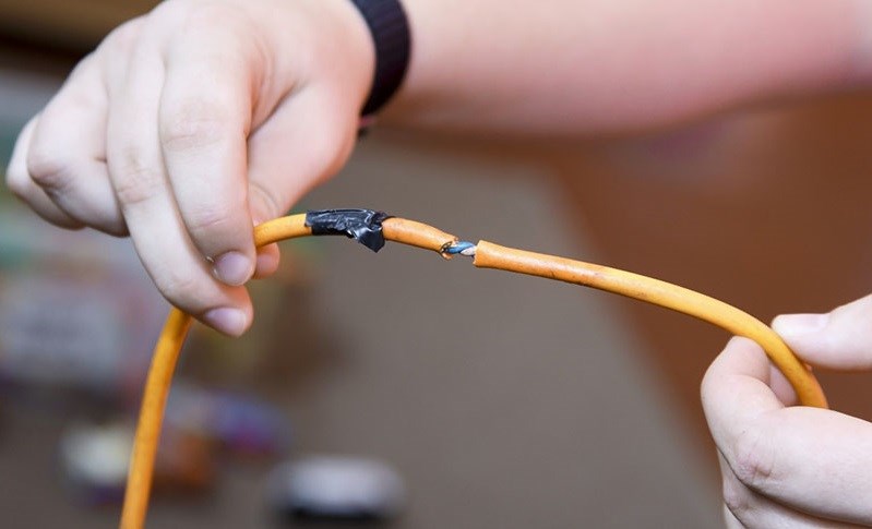 Lỗi A3 Điều Hòa Daikin Do Hỏng Hoặc Đứt Dây Điện