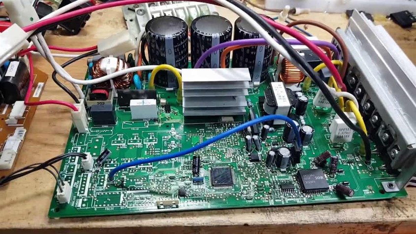 Lỗi U2 điều hòa Daikin do hỏng board Inverter