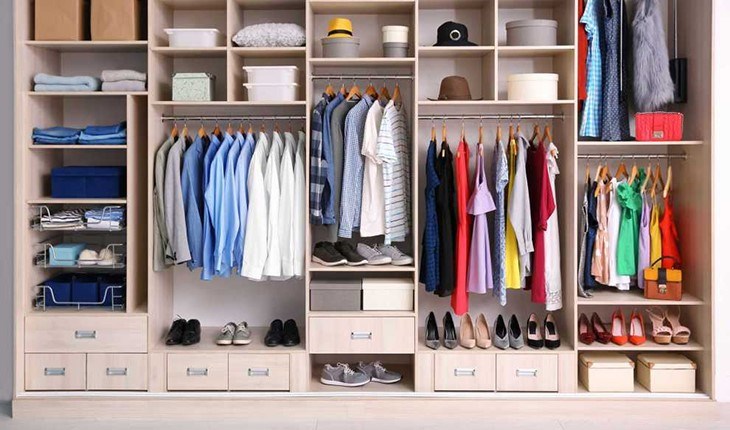 Bảo quản quần áo khô ráo để tránh ẩm mốc