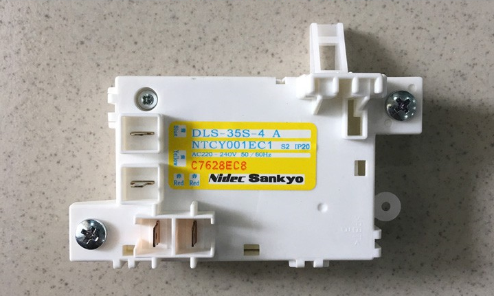 Công tắc cửa máy giặt Toshiba bị hỏng gây lỗi E21